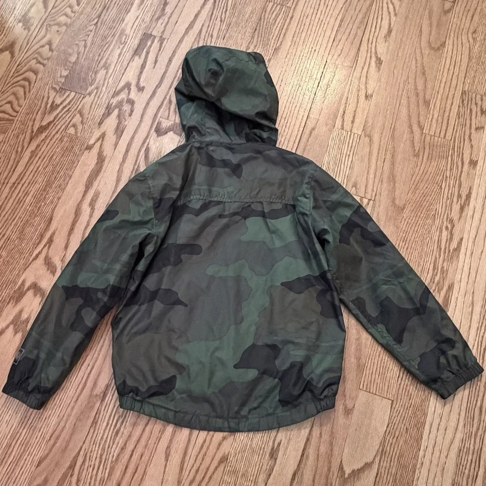 GAP Kids Boys Camo Hooded Rain Jacket Windbreaker Green Size Small 6-7